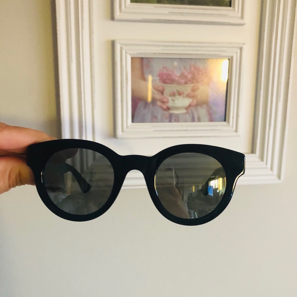 Mirror Gucci Sun glasses .. As new
